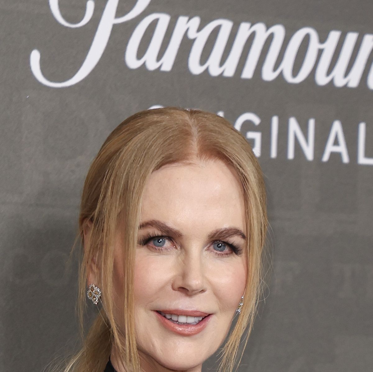 Nicole Kidman, 56, Has Sculpted Abs In Black Cutout Dress At CMAs
