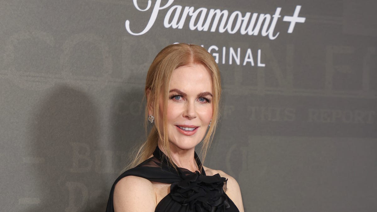 Nicole Kidman 56 Has Sculpted Abs In Black Cutout Dress At Cmas Nicole Kidman 56 Has Sculpted Abs In Black Cutout Dress At Cmas