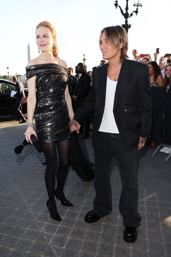 paris, france   july 06 nicole kidman and keith urban arrive at hotel de la marine on july 06, 2022 in paris, france photo by jacopo m raulegetty images for balenciaga