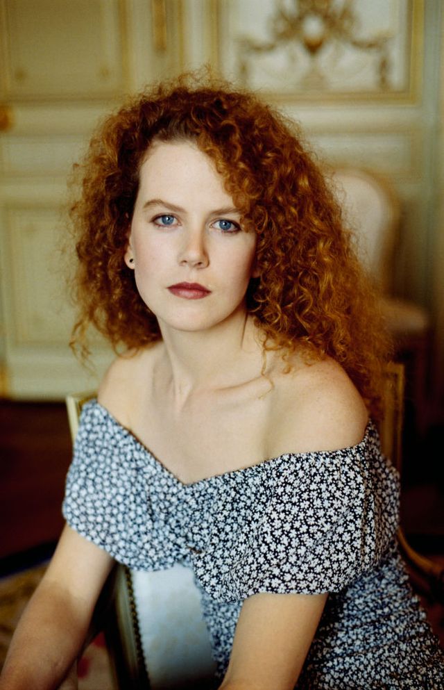 profil dash Strøm Nicole Kidman's dazzling hair transformation with geometric deep red locks