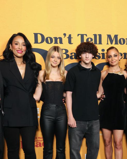los angeles, california april 02 l r lionel richie, lisa parigi, harlow madden, sparrow madden, nicole richie, brenda harvey richie, and joel madden attend the los angeles premiere of dont tell mom the babysitters dead at the grove on april 02, 2024 in los angeles, california photo by rodin eckenrothgetty images