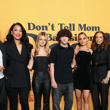 los angeles, california april 02 l r lionel richie, lisa parigi, harlow madden, sparrow madden, nicole richie, brenda harvey richie, and joel madden attend the los angeles premiere of dont tell mom the babysitters dead at the grove on april 02, 2024 in los angeles, california photo by rodin eckenrothgetty images