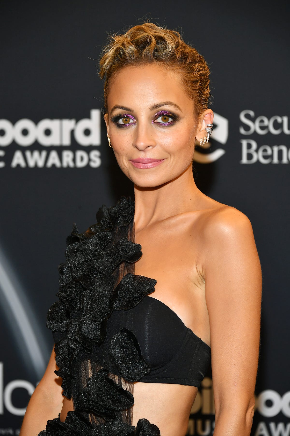 Nicole Richie got 70s-inspired curtain bangs and they suit her SO much