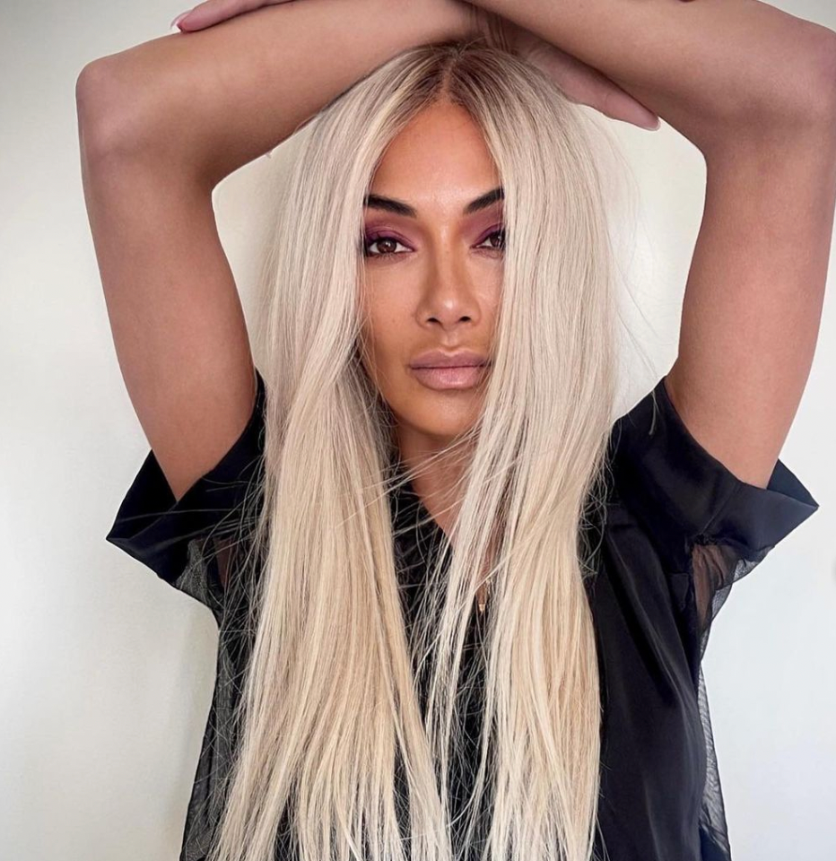 Nicole Scherzinger Looks Stun With Blue Eyes And Sleek Hair