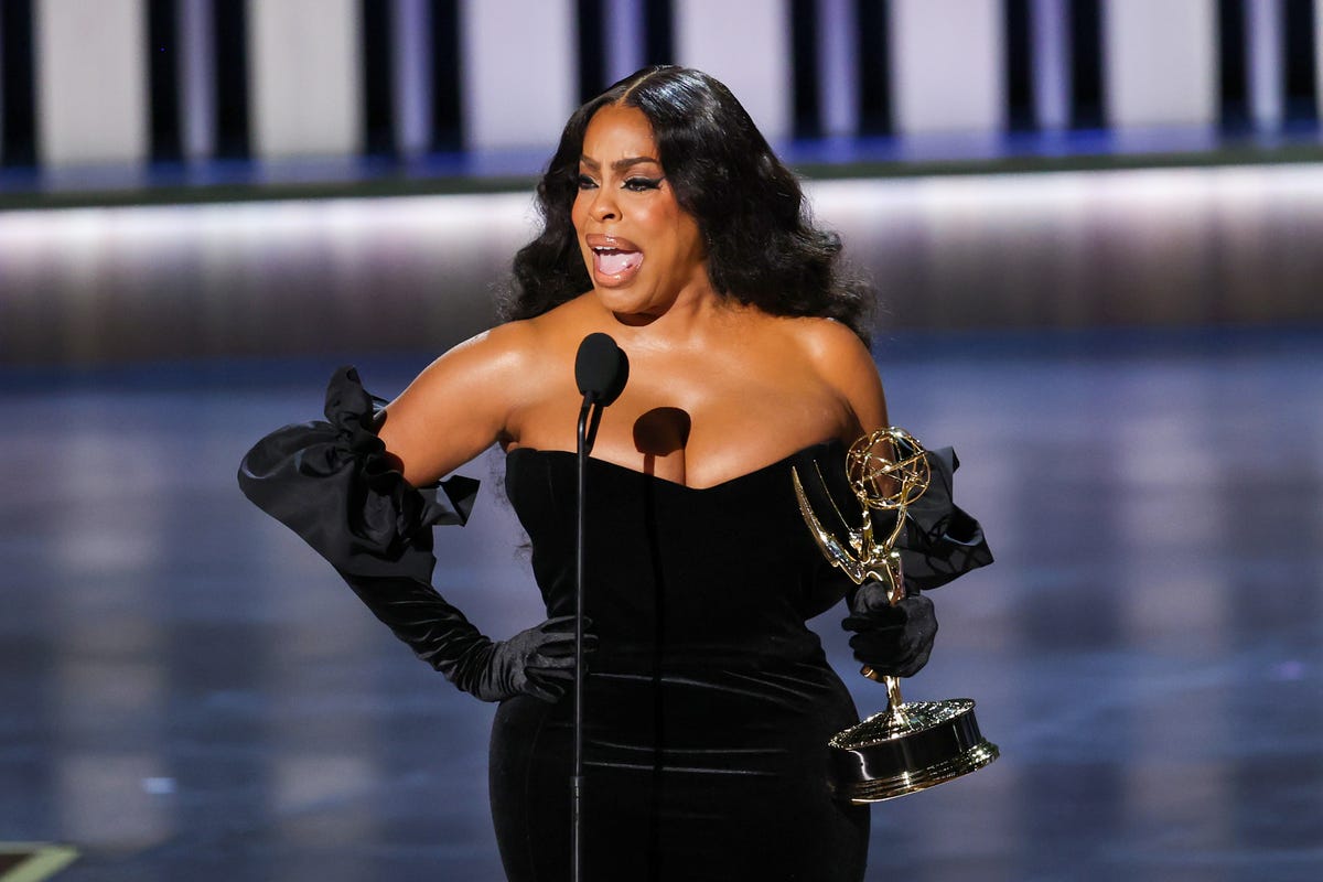 Niecy Nash Betts Honors Sandra Bland And Breonna Taylor In Her Winning