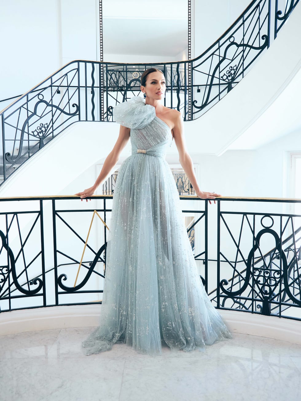 Nieves Álvarez con vestido 'cenicienta' de Elie Saab en Cannes