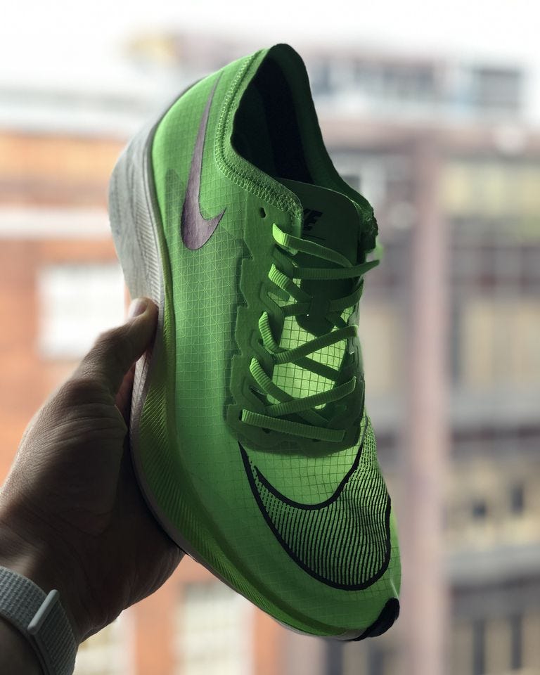 La parte delantera mejorada de Nike ZoomX Vaporfly NEXT%