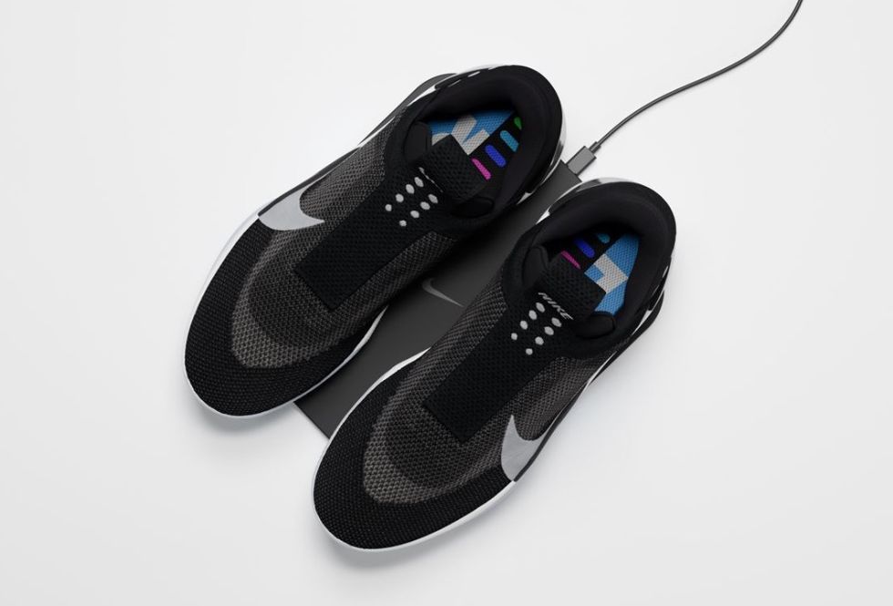 réplica Disponible Inmersión Nike Adapt BB, cómo funcionan las zapatillas que se ajustan a tu pie a  través de una app