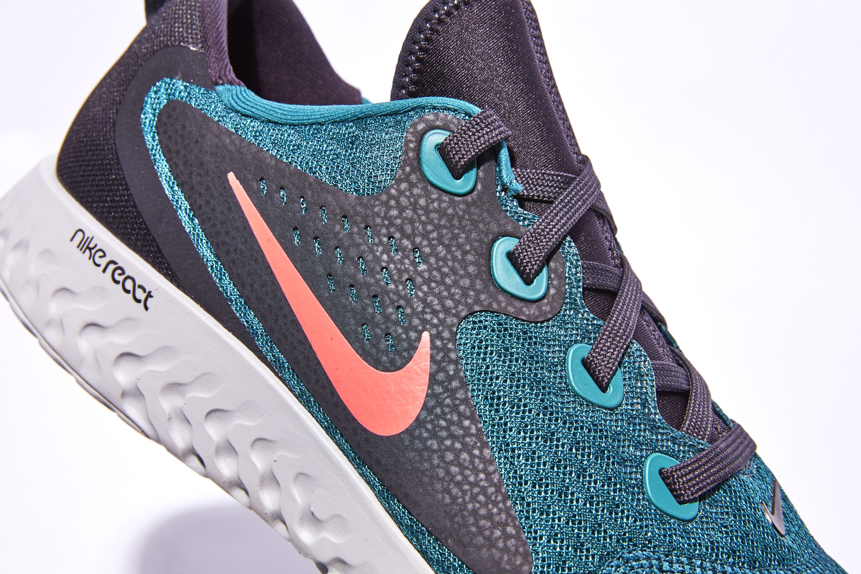 Nike legend best sale react women's review