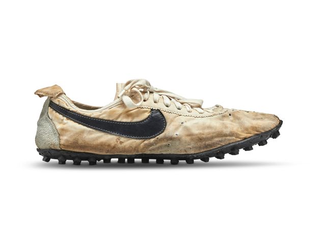 invierno Nublado Bendecir Nike Moon Shoe Auction - First Edition Nike Moon Shoes