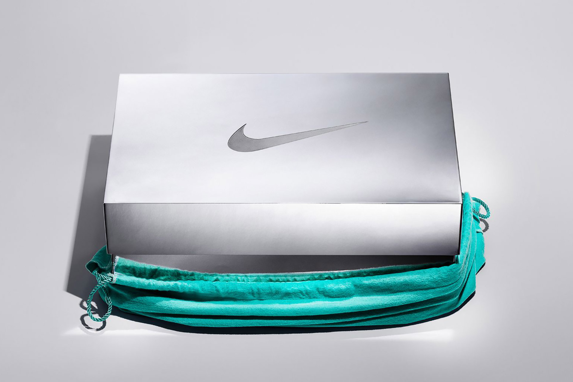 Tiffany blue nikes hot sale with rhinestones