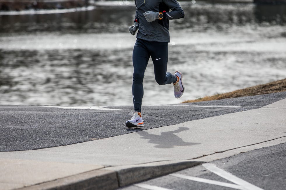 jeff dengate runs in the nike vaporfly 4