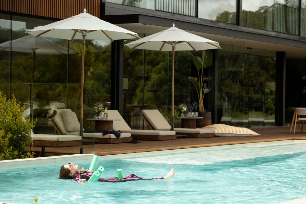 nine perfect strangers    “episode two”   episode 102    as healing begins, the guests begin to doubt the retreat’s unconventional methods they came for massages and relaxation, not to face their own mortality frances melissa mccarthy, shown photo by vince valituttihulu