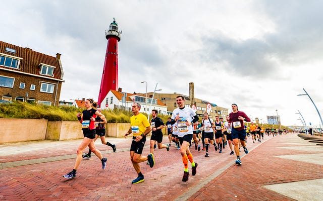 deelnemers halve marathon den haag