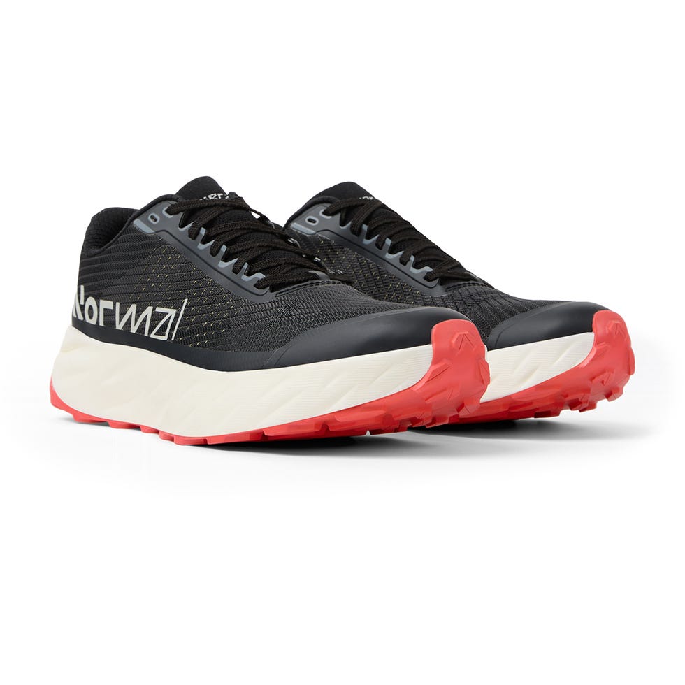 las zapatillas de trail runnning nnormal kjerag 02 burgundy