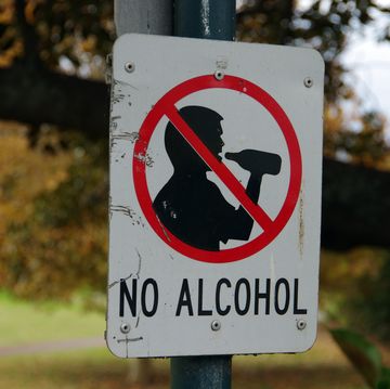 no alcohol sign in a public park