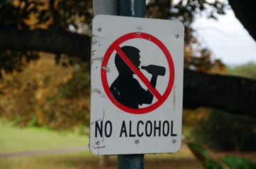 no alcohol sign in a public park