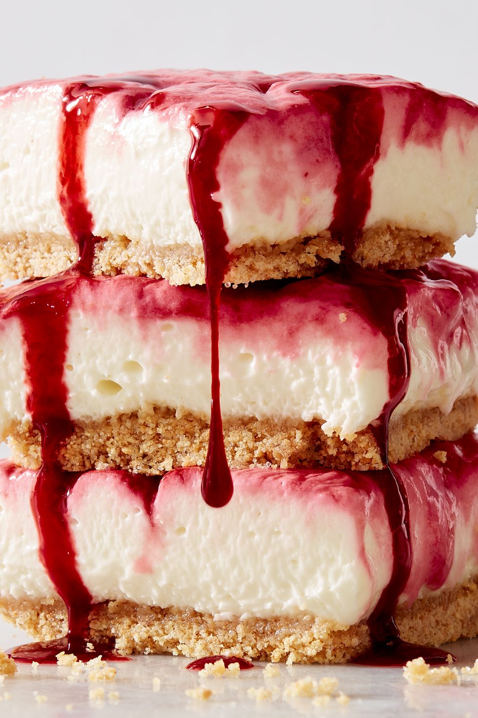 no bake blackberry cheesecake bars with graham cracker crust and blackberry topping
