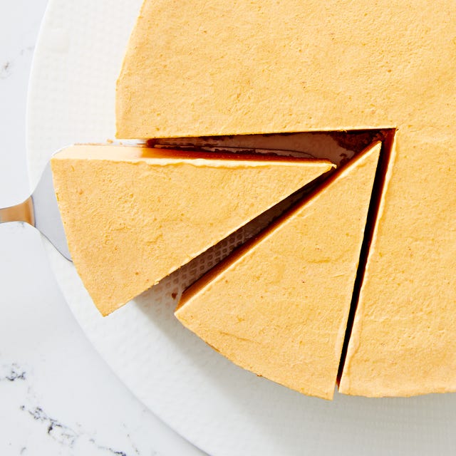 no bake pumpkin cheesecake with whipped cream topping