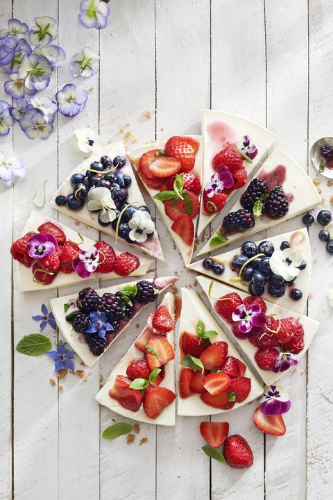 no bake cheesecake with berry toppings