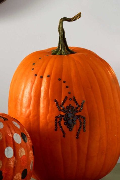 pumpkin decorating ideas black widow pumpkin