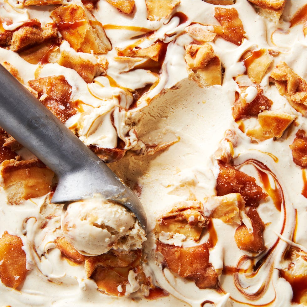 no churn ice cream with apple pie chunks and caramel swirls