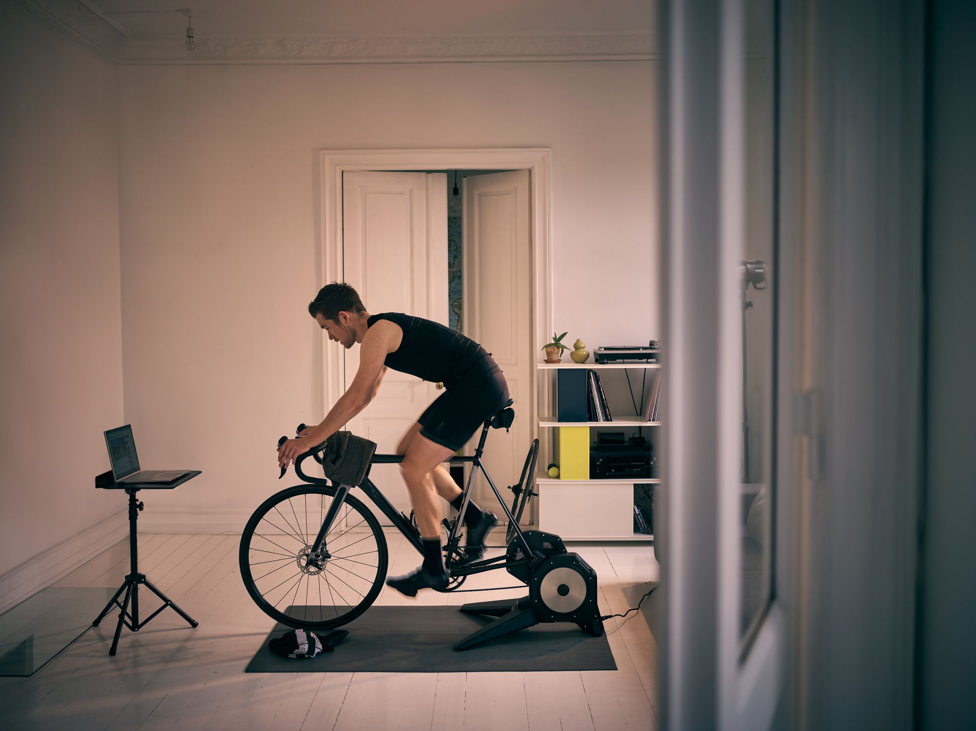 【送料無料人気SALE】フィットネスバイク エアロバイク 自転車トレーニング 折りたたみ式 バイク