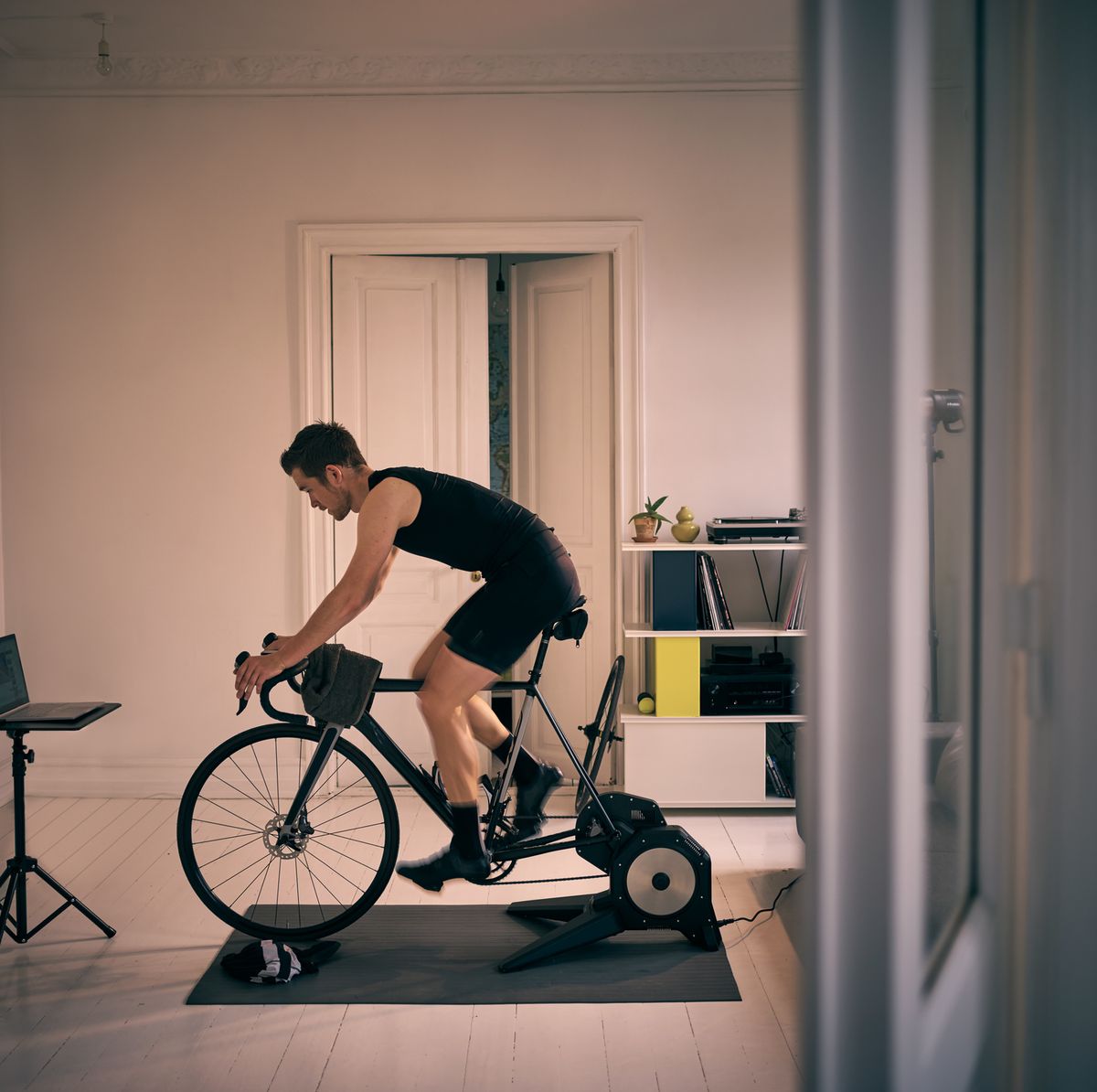フィットネスバイク スピンバイク エアロバイク 家庭用 室内トレーニング