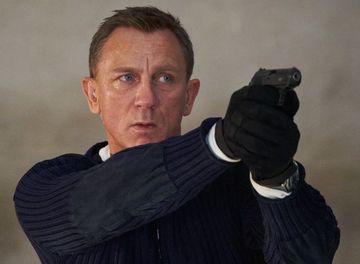『007／ノー・タイム・トゥ・ダイ』でボンドが着用している最高のセーターが登場