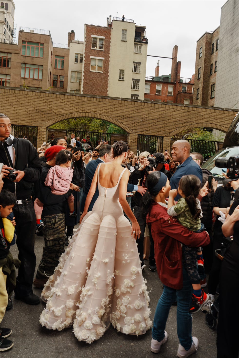 bruna marquezine tory burch met gala 2024