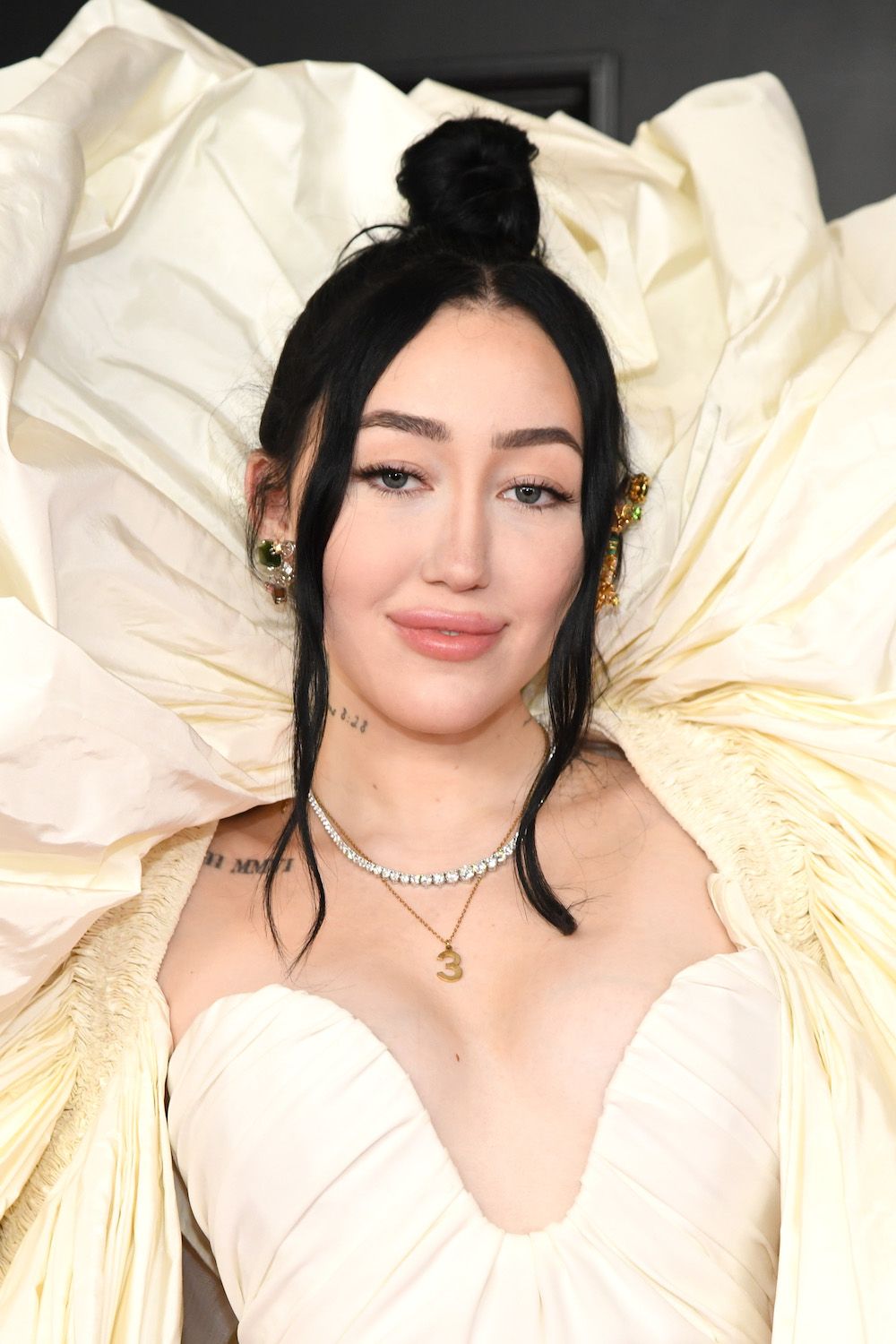 Unveiling the Mystery of Noah Cyrus' Eyebrows