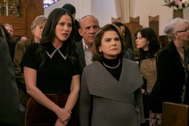 jackie tohn as esther, tovah feldshuh as bina in episode 1 of nobody wants this