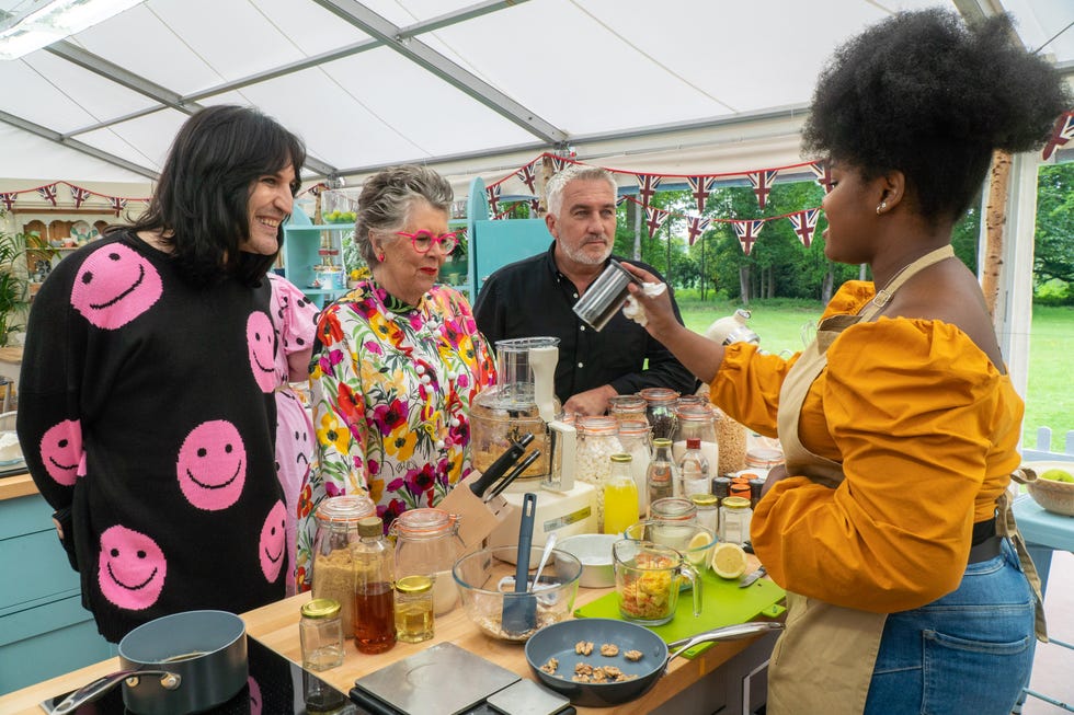 noel fielding, prue leith, paul hollywood and rochica, great british bake off, episode 1