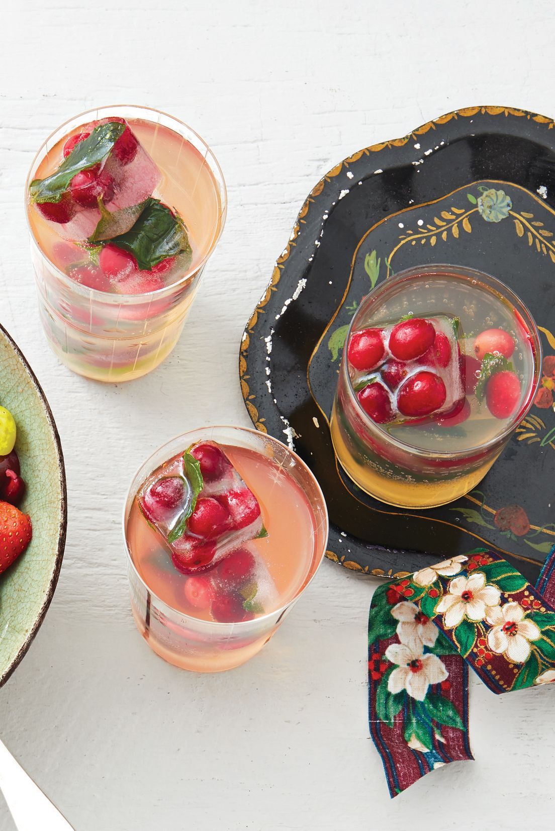 15 Best Non-Alcoholic Thanksgiving Drinks And Mocktails