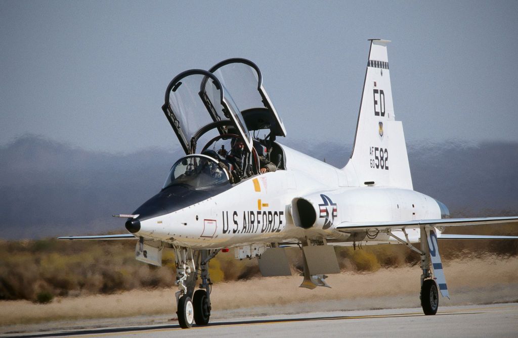 usaf northrop t 38a talon taxiing with both canopies open and spoiler deployed