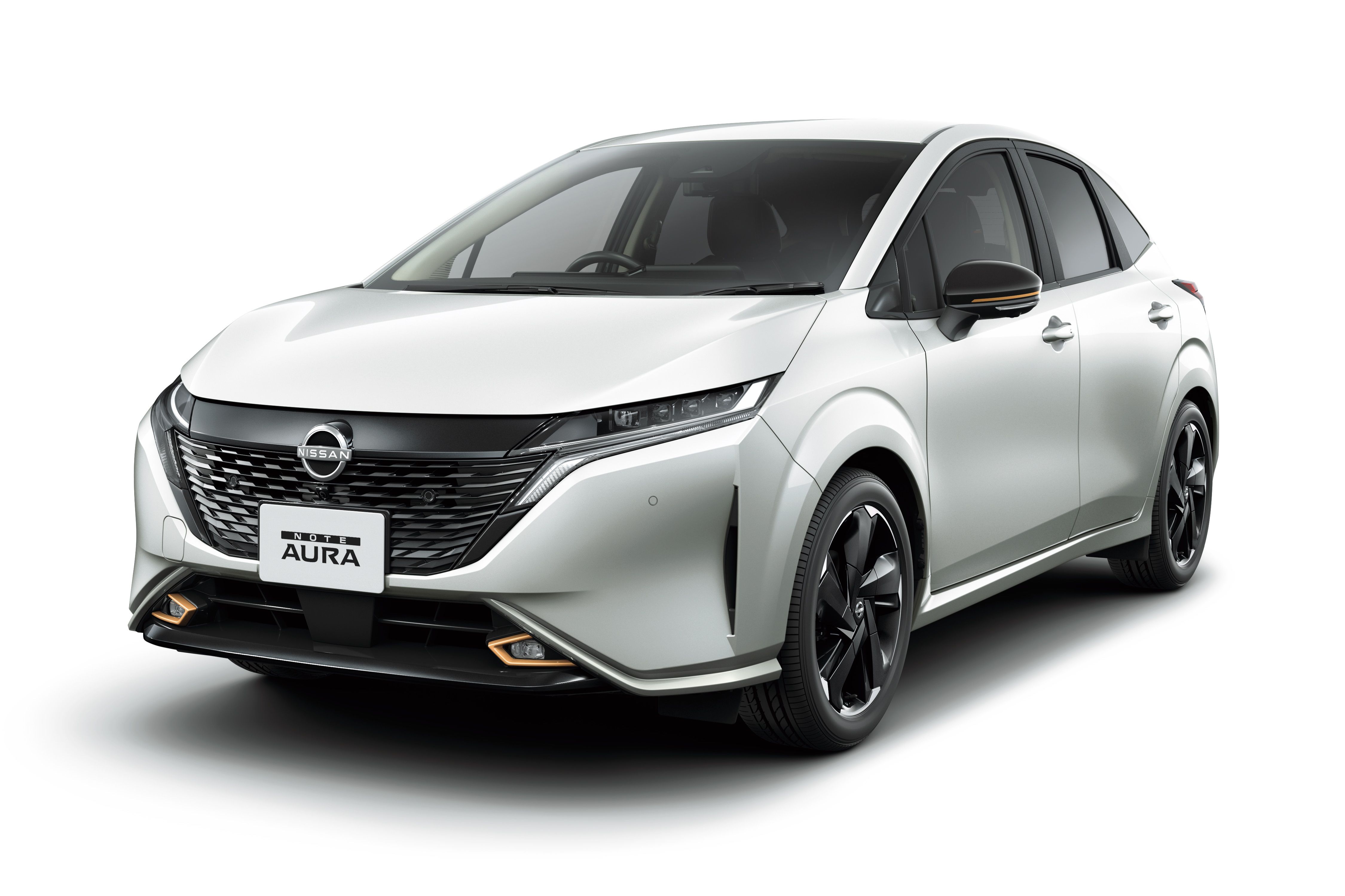 日産『ノートオーラ』がマイナーチェンジ、90周年記念車と“大人
