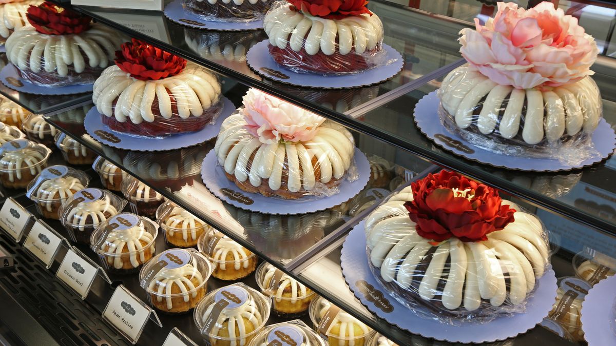 preview for Pineapple Upside Down Bundt Cake Tastes Like A Tropical Vacation