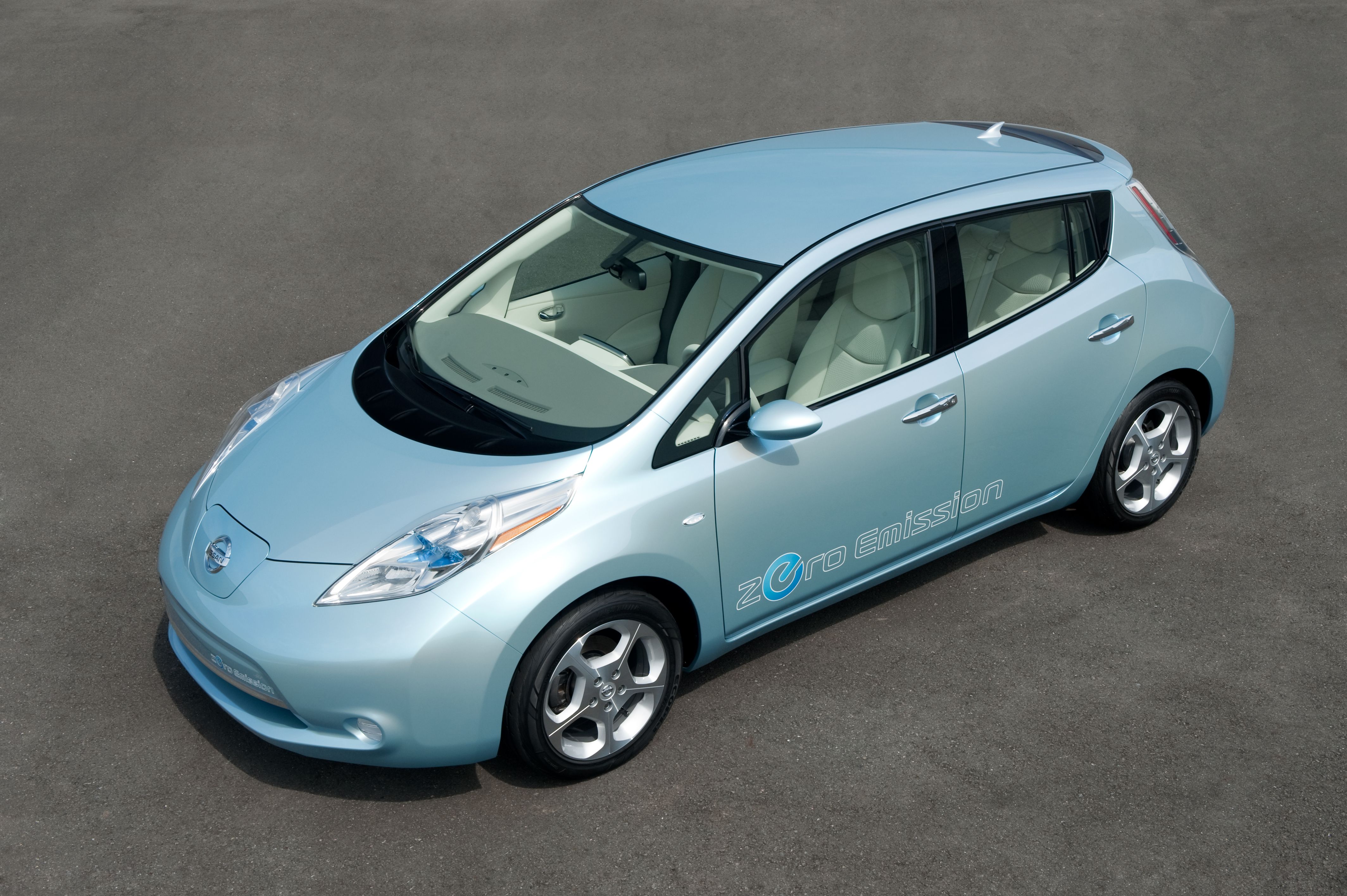 Nissan leaf online 2010 price