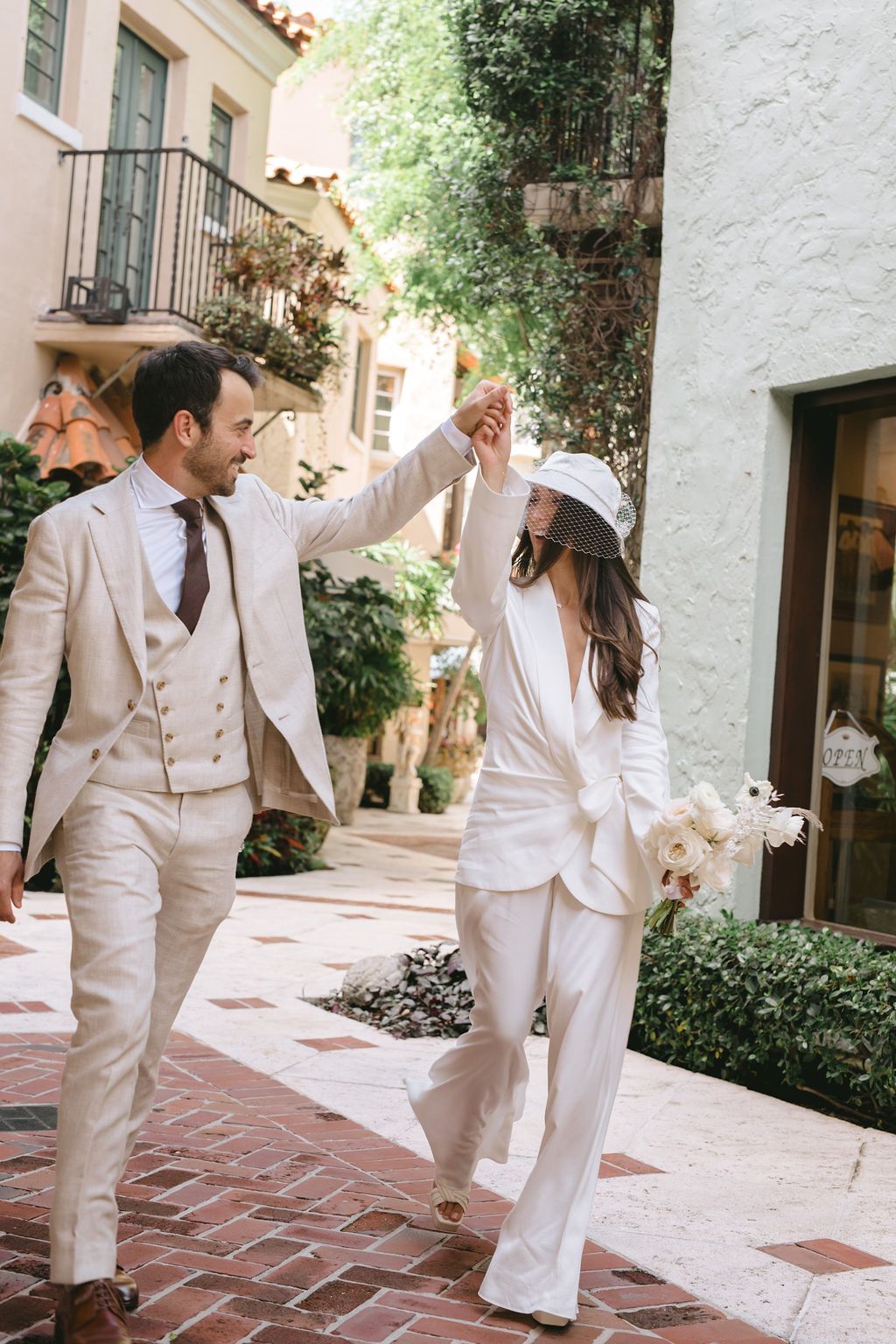 Vestidos de best sale novia con sombrero