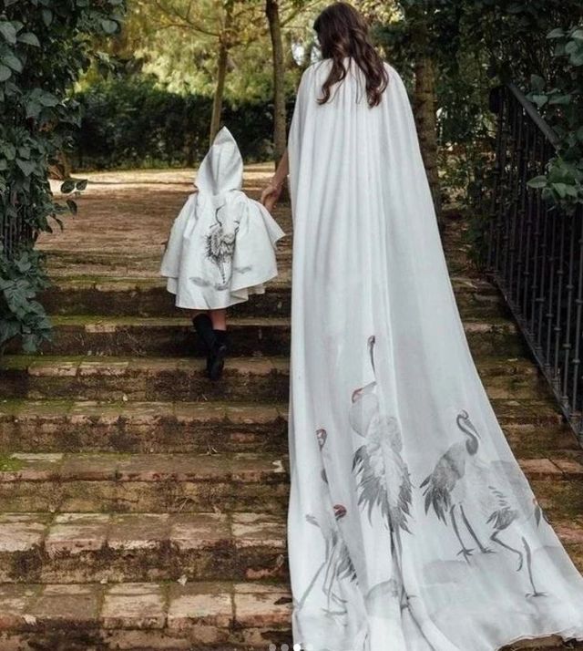 novia con capa pintada