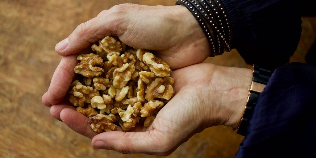 Eat Walnuts Before Bed Every Night And Your Body Will React