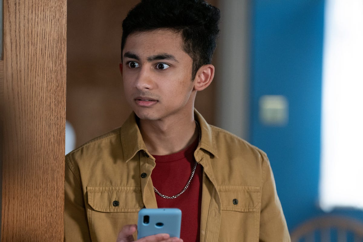 preview for EastEnders Soap Scoop! Nugget collapses
