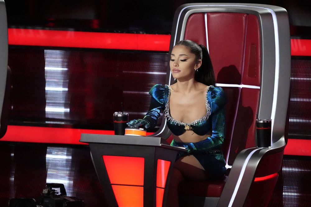 Ariana Grande Ass Sex - Ariana Grande Flashes Her Toned Abs In A Crop Top On 'The Voice'