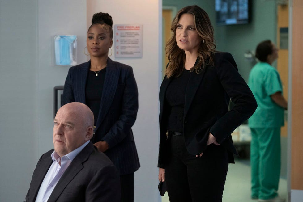 law order: organized crime dantes inferno episode 502 pictured: (l r) dean norris as randall stabler, danielle moné truitt as sgt. ayanna bell, mariska hargitay as capt. olivia benson (photo by: virginia sherwood/peacock)