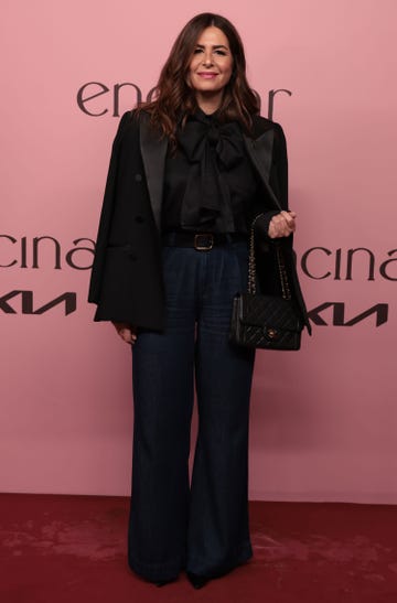 la presentadora en el desfile de encinar