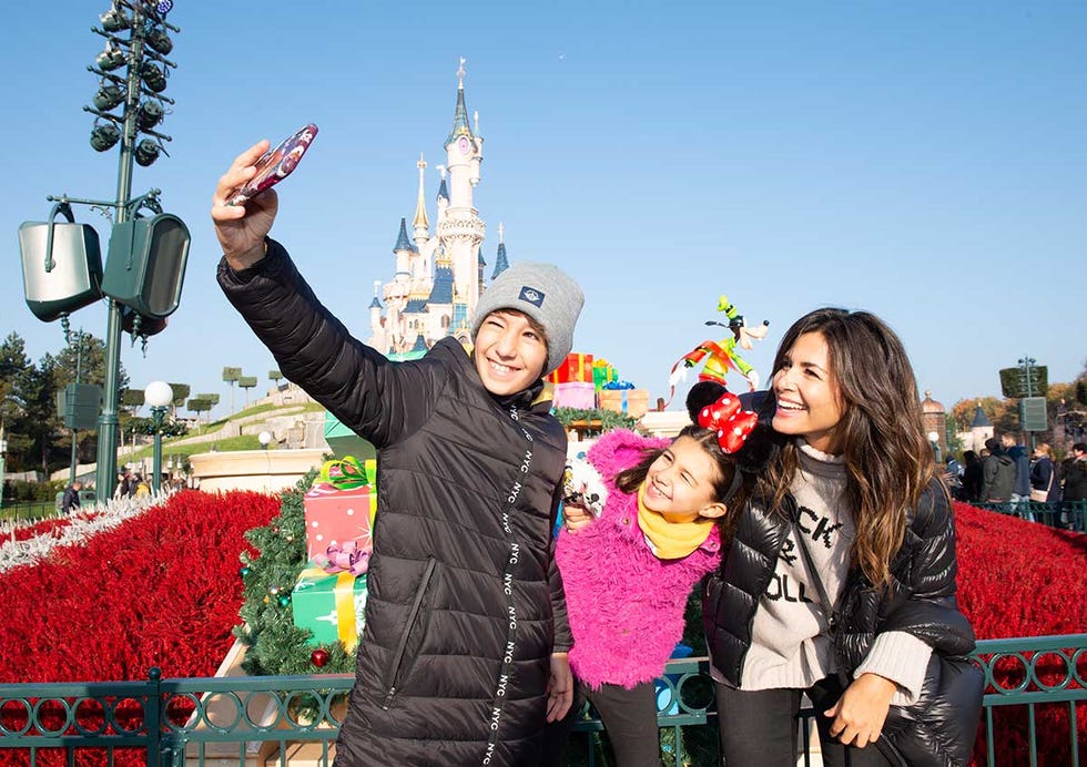 Fran Rivera, Nuria Roca, Chiara Ferragni y Zara Larson celebran 90 aniversario de Mickey Mouse