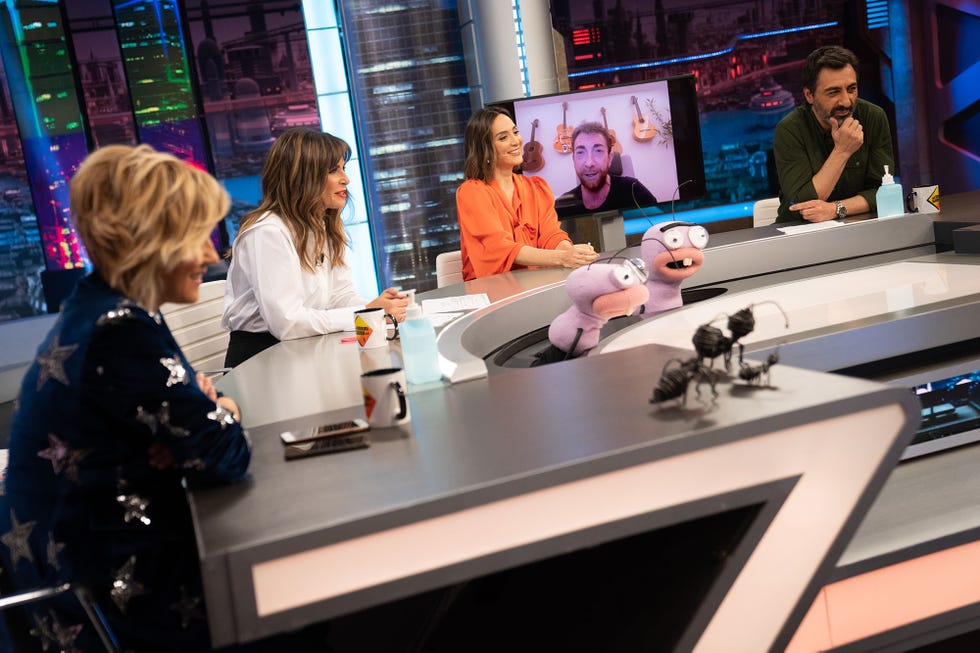 nuria roca y juan del val en el debate de 'el hormiguero'