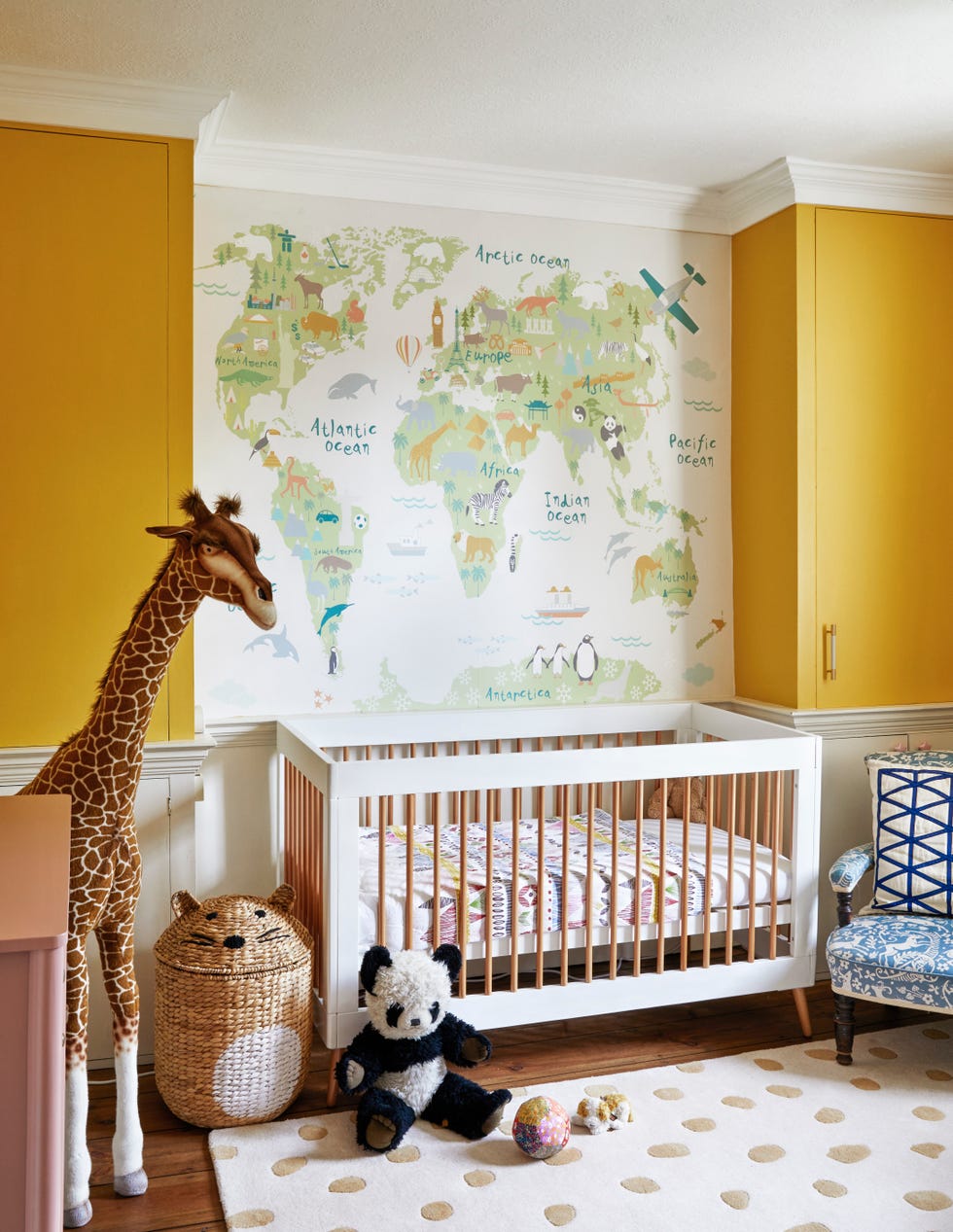 yellow nursery with giraffe