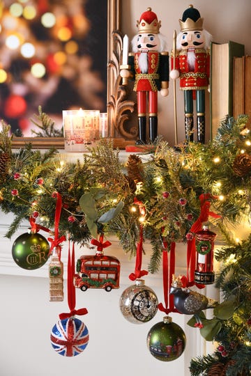 the perfect christmas mantlepiece