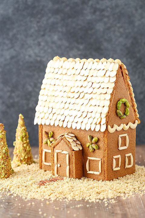 Gingerbread house, Gingerbread, Icing, Dessert, House, Food, Buttercream, Sugar paste, Interior design, Baked goods, 